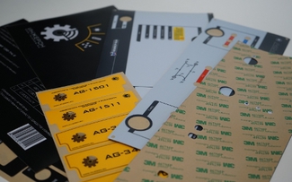 ��-������